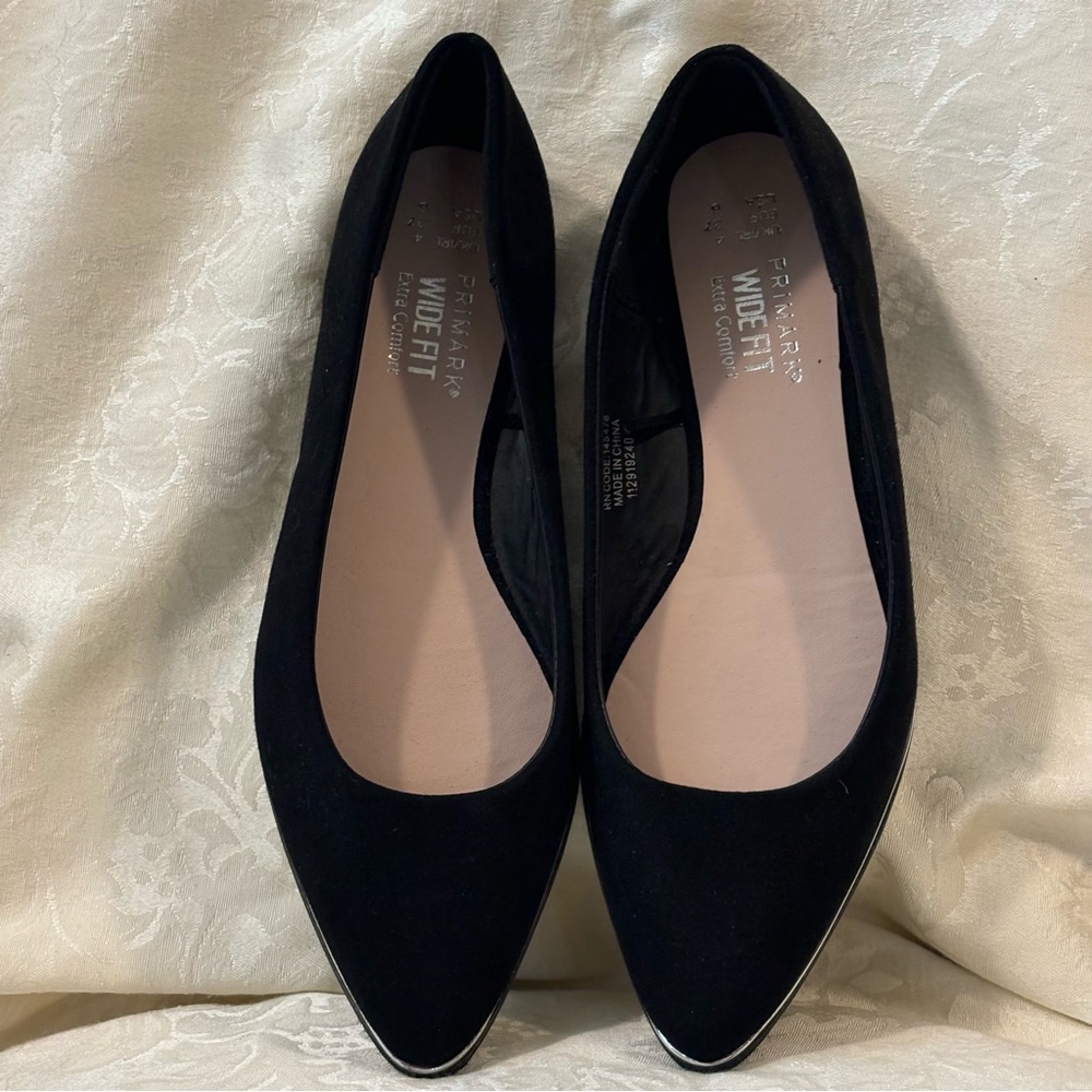 ❤️2/$15 or 3/$21❤️NWOT Primark Black Faux Suede Flats, Size 6W - Picture 2 of 9